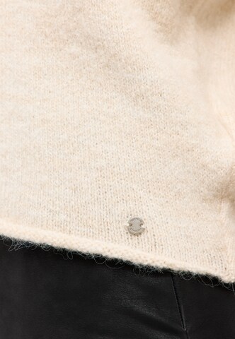 MUSTANG Pullover 'Laurie' in Weiß
