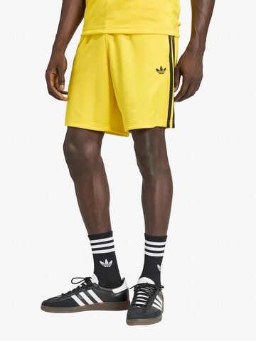 regular Pantaloni sportivi di ADIDAS in giallo: frontale