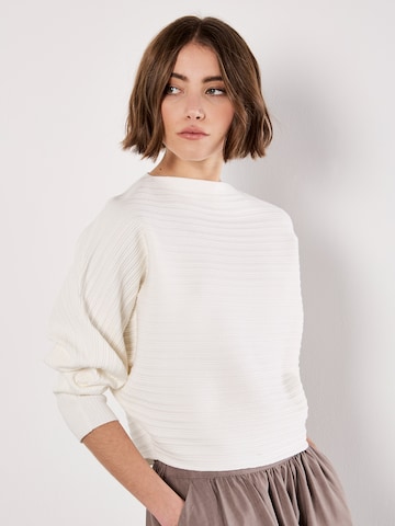 Pull-over ' ' Apricot en blanc : devant