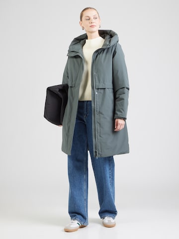 Parka de iarnă de la mazine pe verde