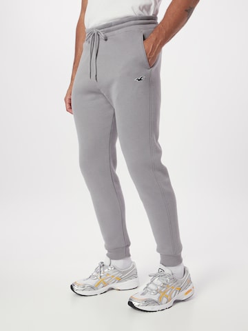 HOLLISTER - Tapered Pantalón en gris: frente