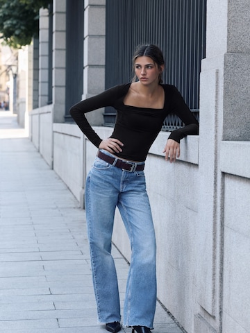 Tricou de la Pull&Bear pe negru