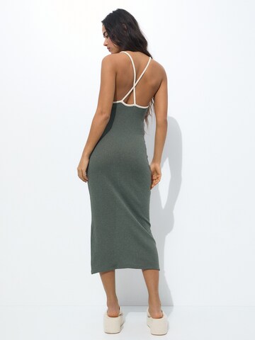 Pull&Bear Úpletové šaty – zelená