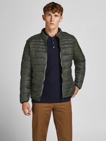 Geacă de primăvară-toamnă 'Ace' de la JACK & JONES pe verde: față