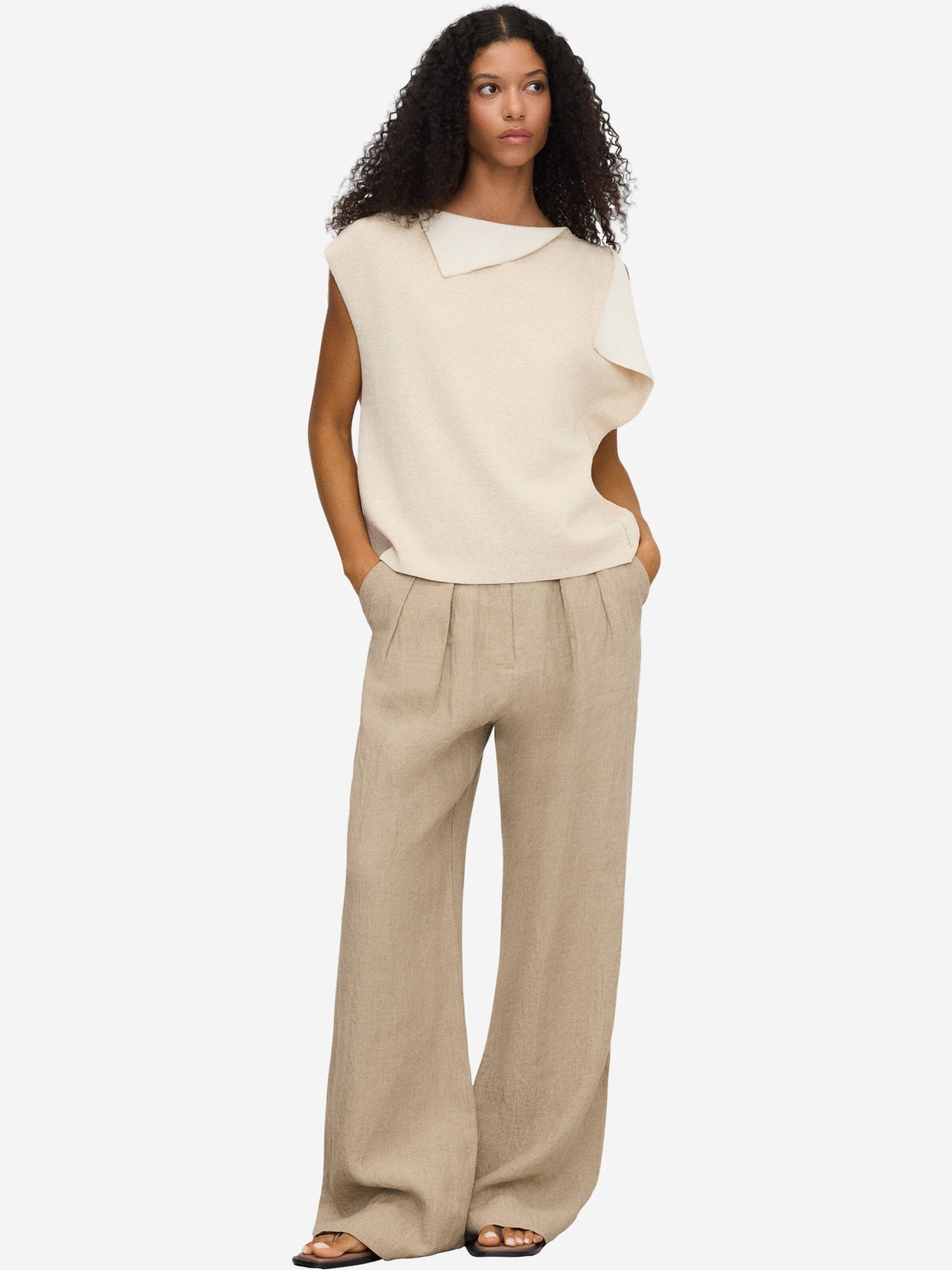 Pulover de la Adolfo Dominguez pe bej