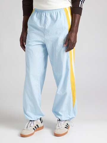 Effilé Pantalon ADIDAS ORIGINALS en bleu : devant