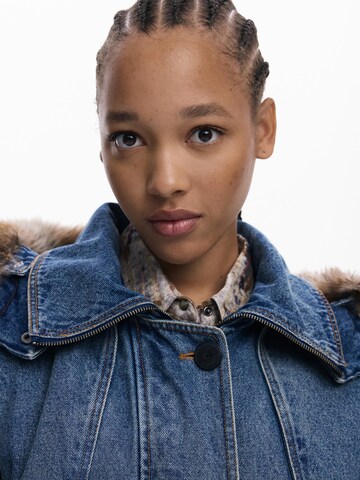 Desigual Přechodová parka – modrá