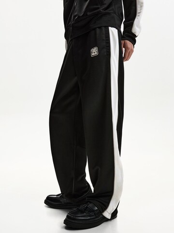 Loosefit Pantaloni di Bershka in nero: frontale