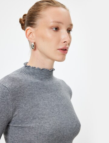 Koton Pullover in Grau
