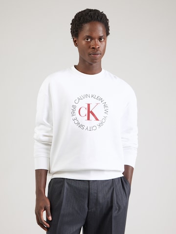 Sweat-shirt Calvin Klein Jeans en blanc : devant