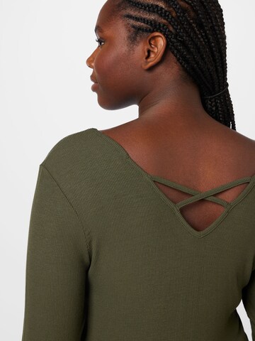 ABOUT YOU Curvy Shirt 'Christina' in Groen
