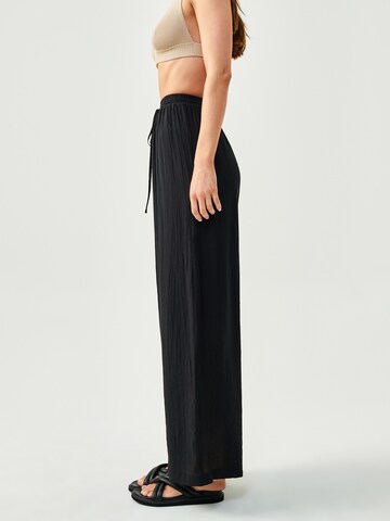 Wide leg Pantaloni 'CASEY' di St MRLO in nero