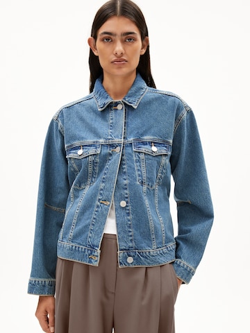 ARMEDANGELS Tussenjas in Blauw: voorkant