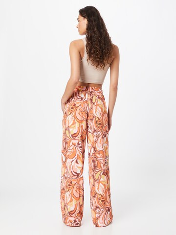 Loosefit Pantaloni cu dungă de la Nasty Gal pe mai multe culori