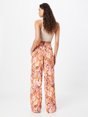 Nasty Gal - Loosefit Calças com vincos em mistura de cores