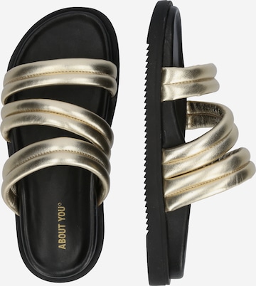 ABOUT YOU Sandal 'Shania' i guld