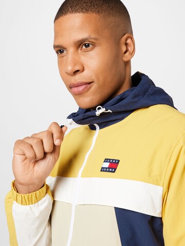 Tommy Jeans - Chaqueta de entretiempo 'Chicago' en amarillo