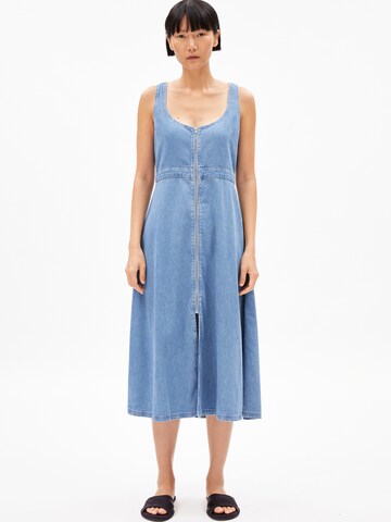 ARMEDANGELS Jurk 'TAAHLEE' in Blauw: voorkant