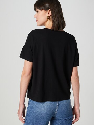 Guido Maria Kretschmer Women T-shirt 'Vicky' i svart