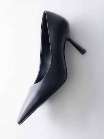 Décolleté '24043-1568' di Estro in nero