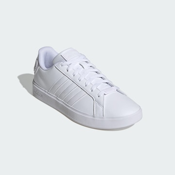 Baskets basses 'Star Wars Grand Court' ADIDAS SPORTSWEAR en blanc