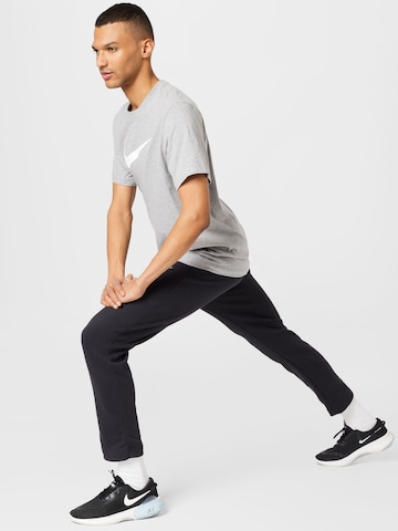 Nike Sportswear T-Shirt 'Swoosh' in Grau