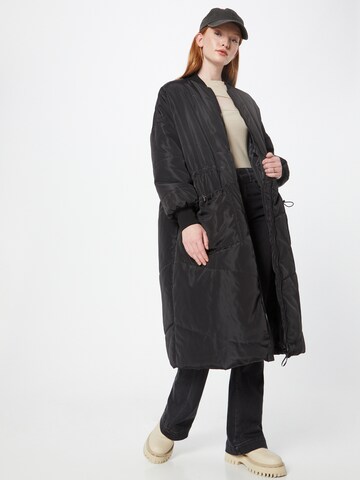 Manteau mi-saison 'Carolina' co'couture en noir