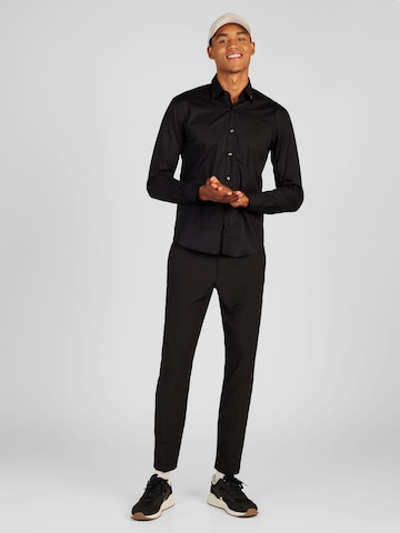 HUGO Red - Ajuste regular Camisa 'Ermo' en negro