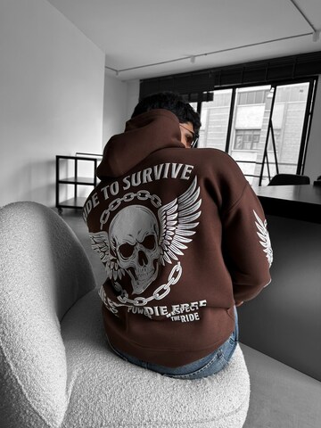 Kleidermafia Sweatshirt 'Ride to Survive' in Bruin
