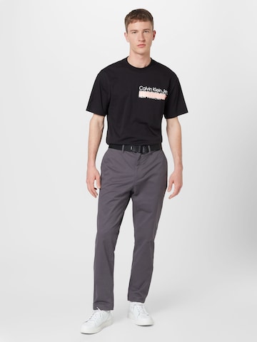 Coupe slim Pantalon chino Calvin Klein en gris