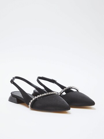 Trendyol Ballet Flats with Strap in Black