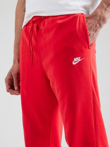 Nike Sportswear Tapered Trousers 'Club Fleece' in Red