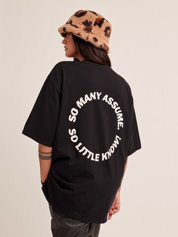 ABOUT YOU x Antonia Bluser & t-shirts 'Malin' i sort: forside