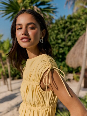 Friends Like These Blouse in Geel