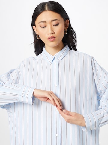 Monki Bluse in Blau