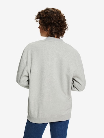 ESPRIT Sweatshirt i grå