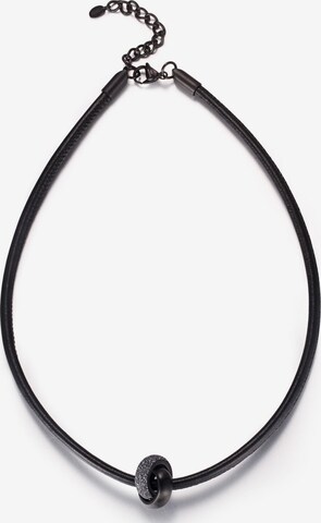 Kingka Necklace in Black: front