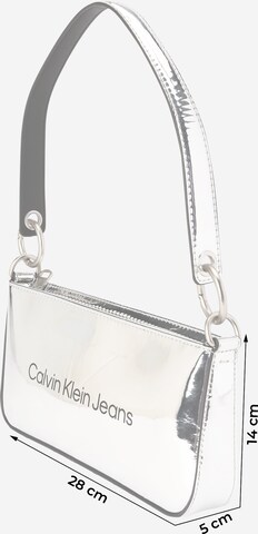 Calvin Klein Jeans Τσάντα ώμου σε ασημί