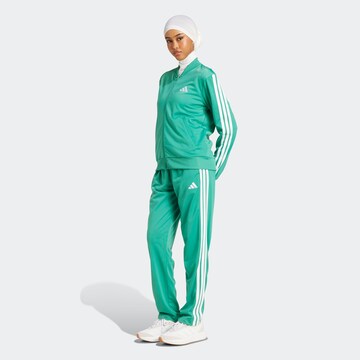Survêtement 'Essentials' ADIDAS SPORTSWEAR en vert : devant