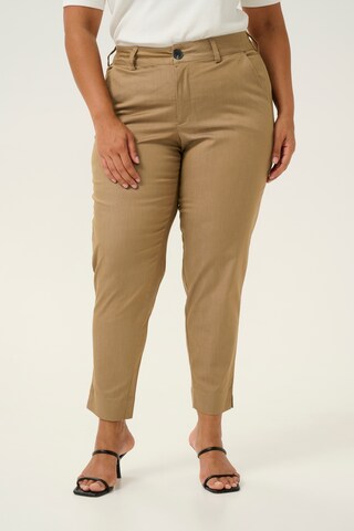 Coupe slim Pantalon 'Leana' KAFFE CURVE en beige