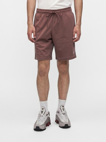Nike Sportswear Loosefit Kalhoty 'CLUB' – hnědá: přední strana
