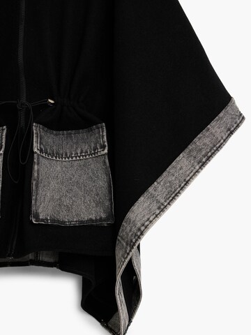 Desigual - Capa em preto