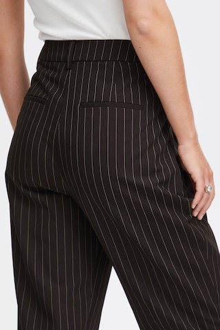 Regular Pantalon à plis 'Callie' Fransa en noir