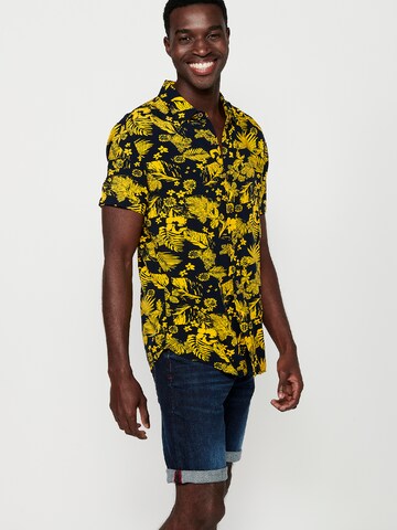 KOROSHI Regular fit Button Up Shirt in Yellow