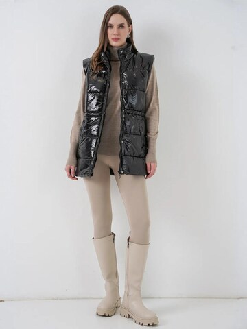 Bigdart Vest in Black