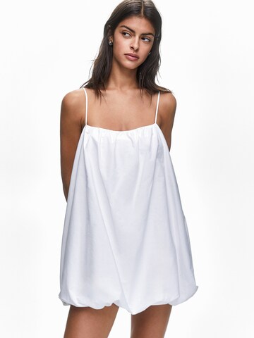Robe Pull&Bear en blanc : devant