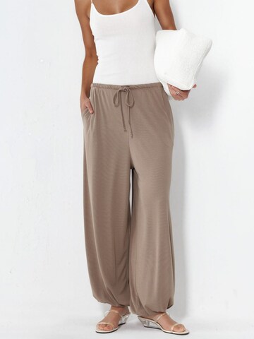Tapered Pantaloni de la Busem pe maro: față