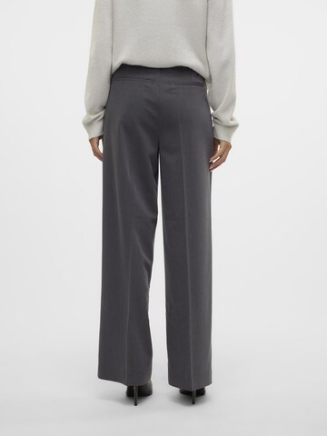 VERO MODA - regular Pantalón de pinzas 'Carmela' en gris
