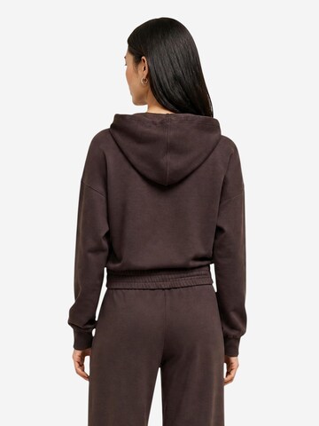 Giacca di felpa 'Onlmyra L/S Hoodie Ub Swt 15380272' di ONLY in marrone