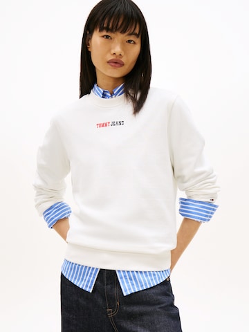 Sweat-shirt 'ESS' Tommy Jeans en blanc : devant